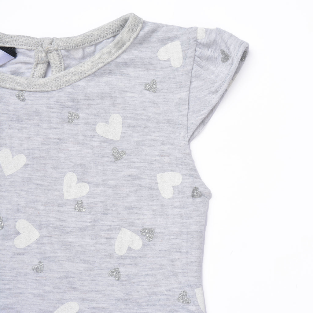 فستان رمادي مطبوع عليه قلوب مع رباط رأس